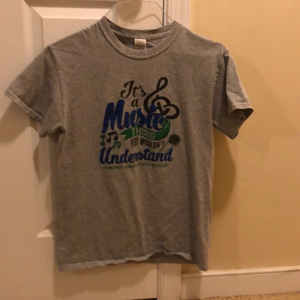 grey t-shirt